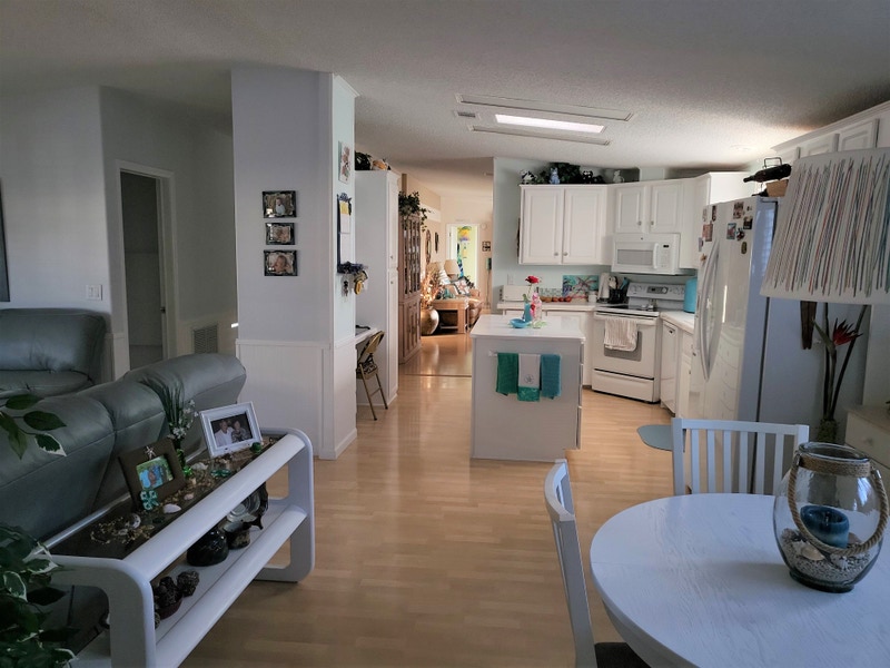 For Sale 8708 26th Dr. E, Palmetto, FL 34221 3 Beds / 2 Full Baths