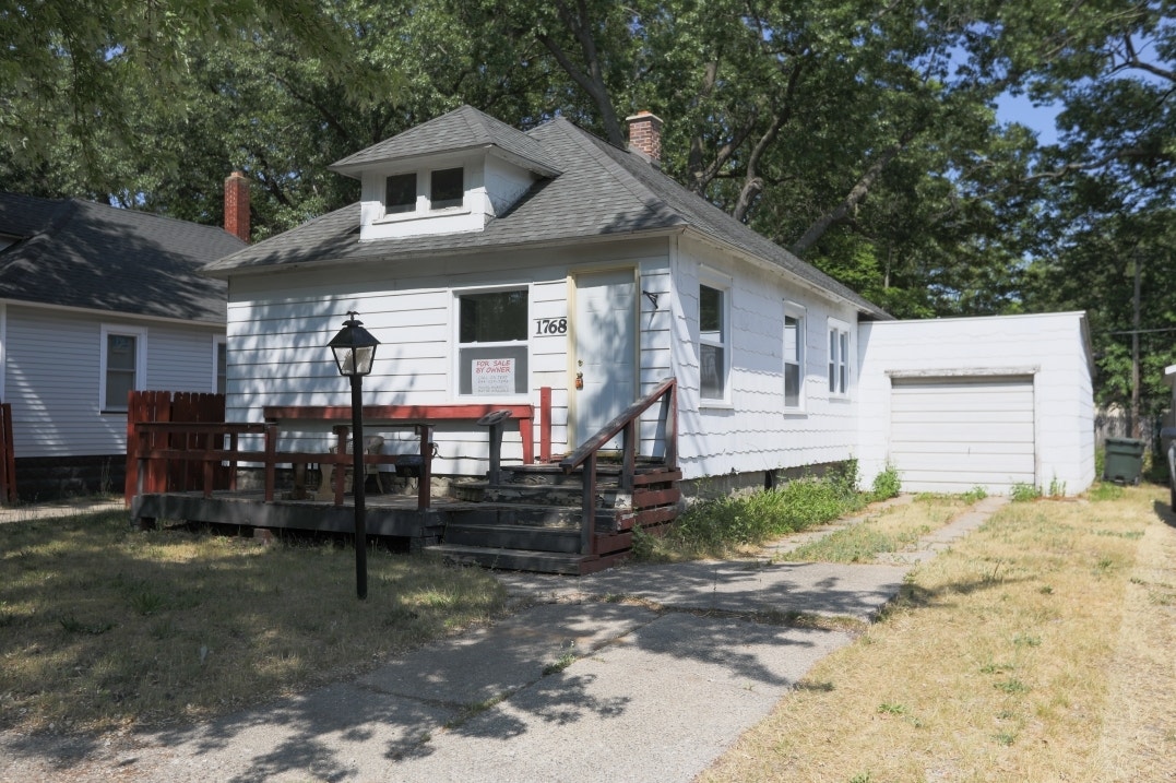 1768 Elwood, Muskegon, MI 49442 1768 Elwood exterior 1.jpg