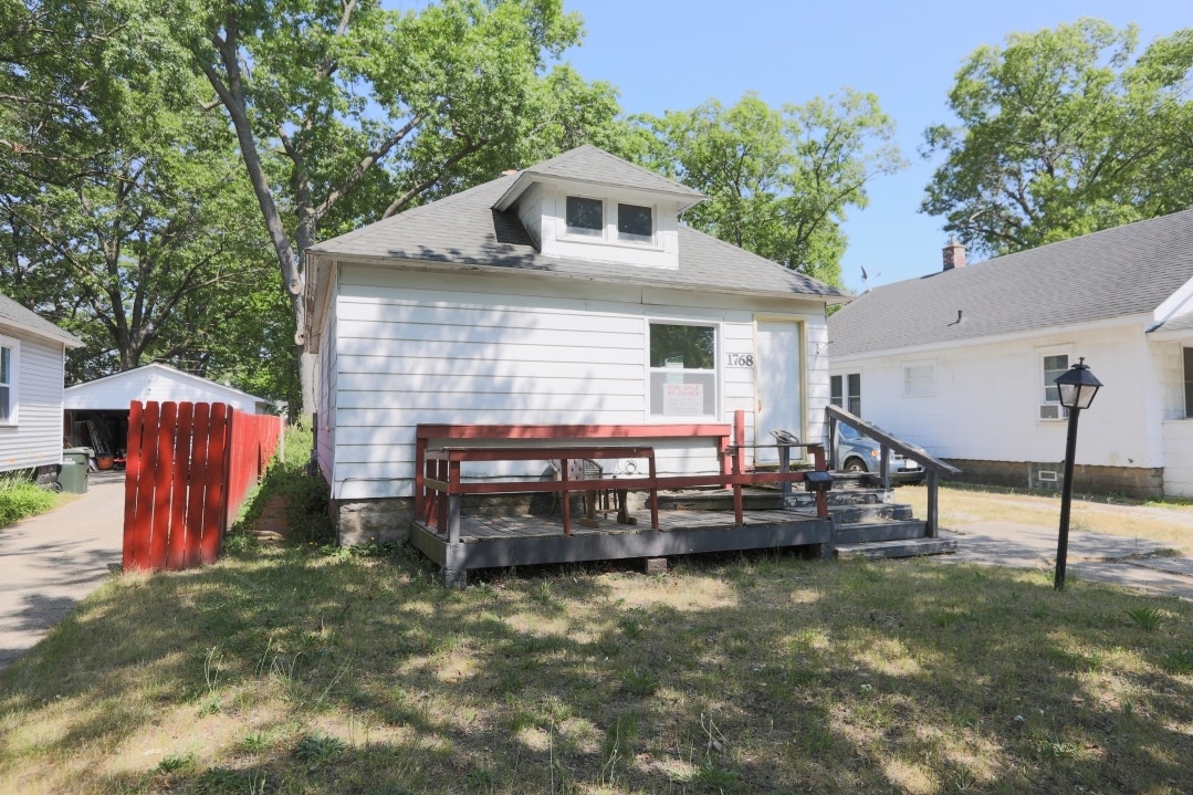 1768 Elwood, Muskegon, MI 49442 1768 Elwood exterior 2.jpg