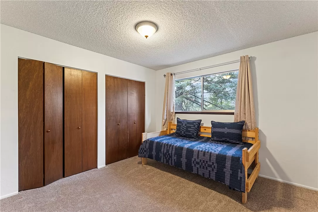 27121 Peninsula Dr, Lake Arrowhead, CA 92352 27121 Peninsula Dr interior 7.png