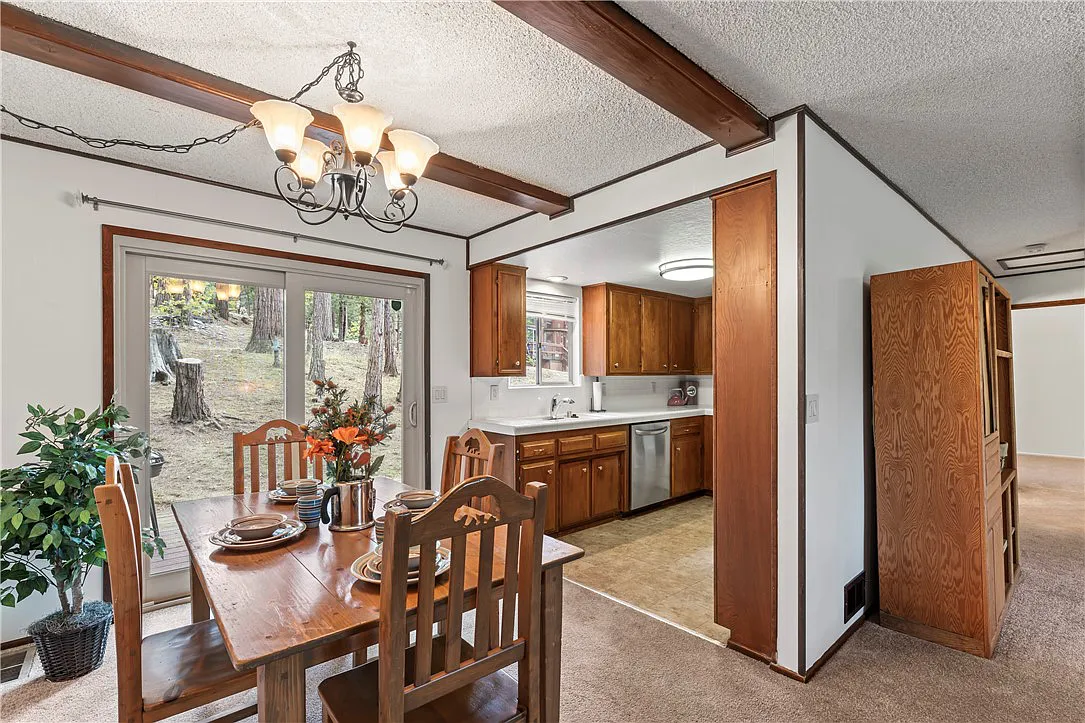 27121 Peninsula Dr, Lake Arrowhead, CA 92352 27121 Peninsula Dr interior 1.png