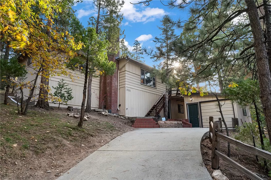 Property photo for 27121 Peninsula Dr, Lake Arrowhead, CA