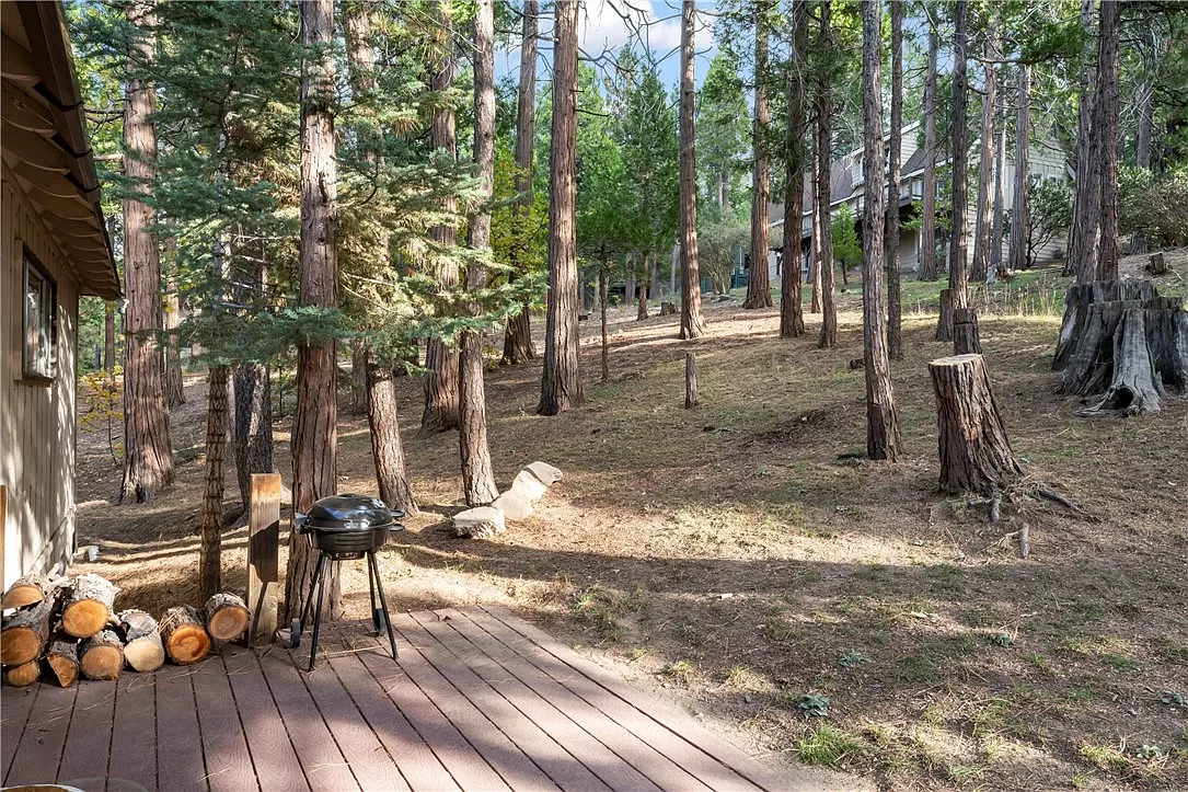 27121 Peninsula Dr, Lake Arrowhead, CA 92352 27121 Peninsula Dr exterior 4.png