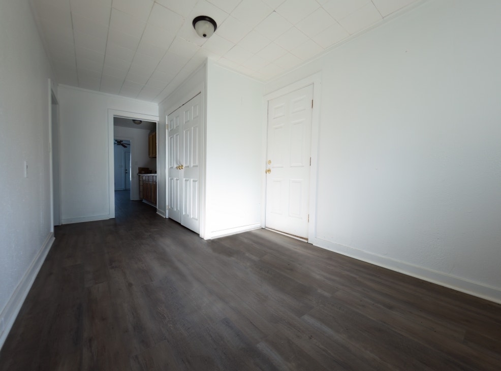 404 S Graham St interior 9.jpg