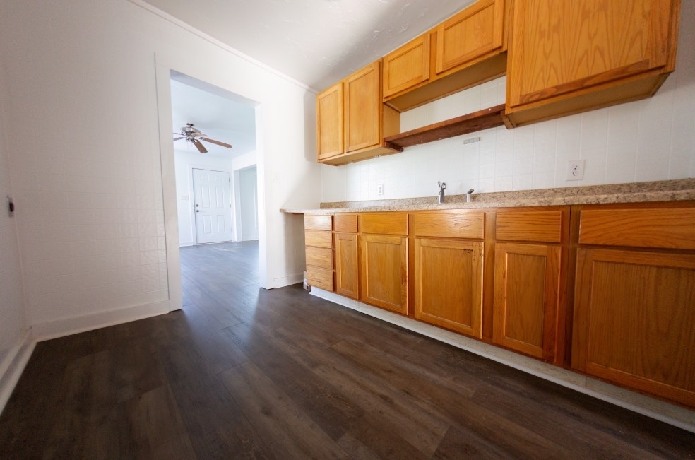 404 S Graham St interior 18.jpg