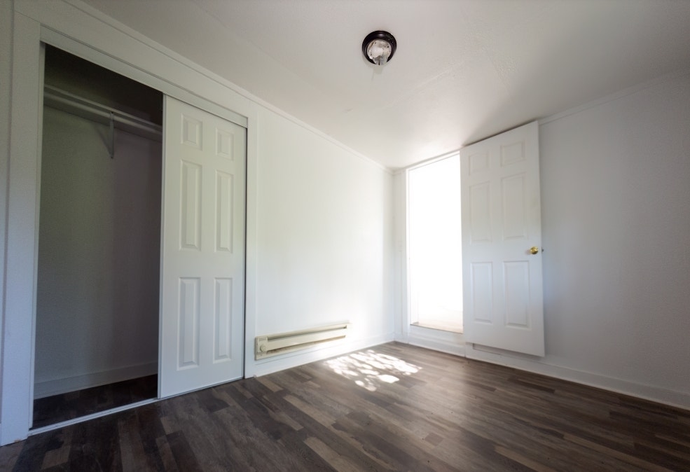 404 S Graham St interior 17.jpg