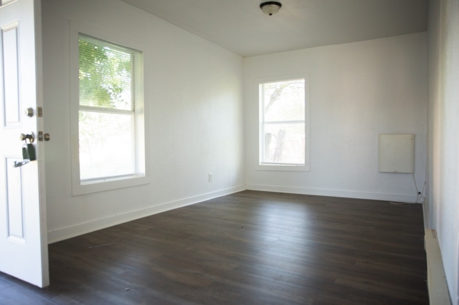 404 S Graham St interior 2.jpg