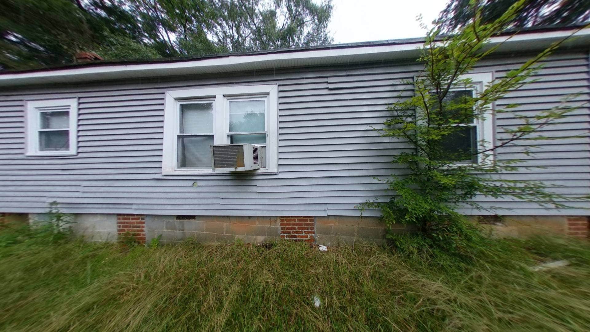 609 Cedar St #1106 exterior 2.jpeg