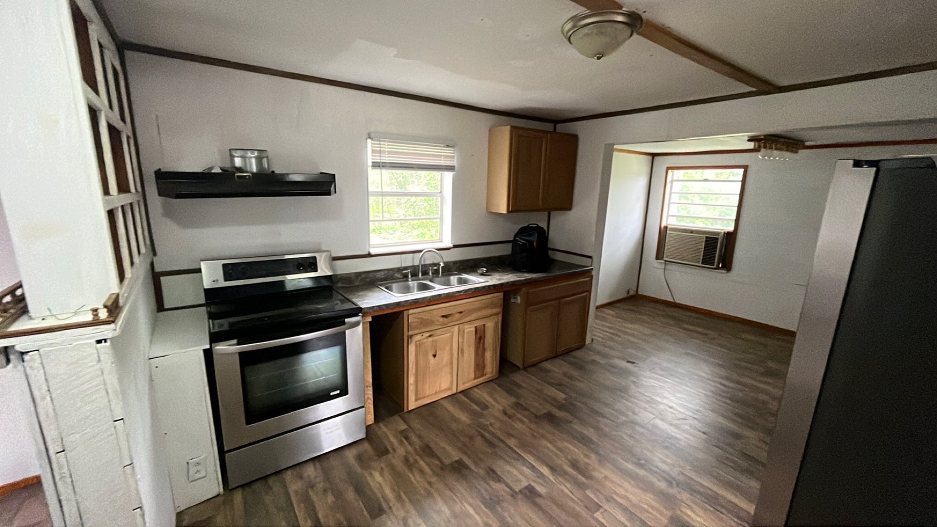 710 Black St, Jasper, TX 75951 710 Black St kicthen 2.jpg