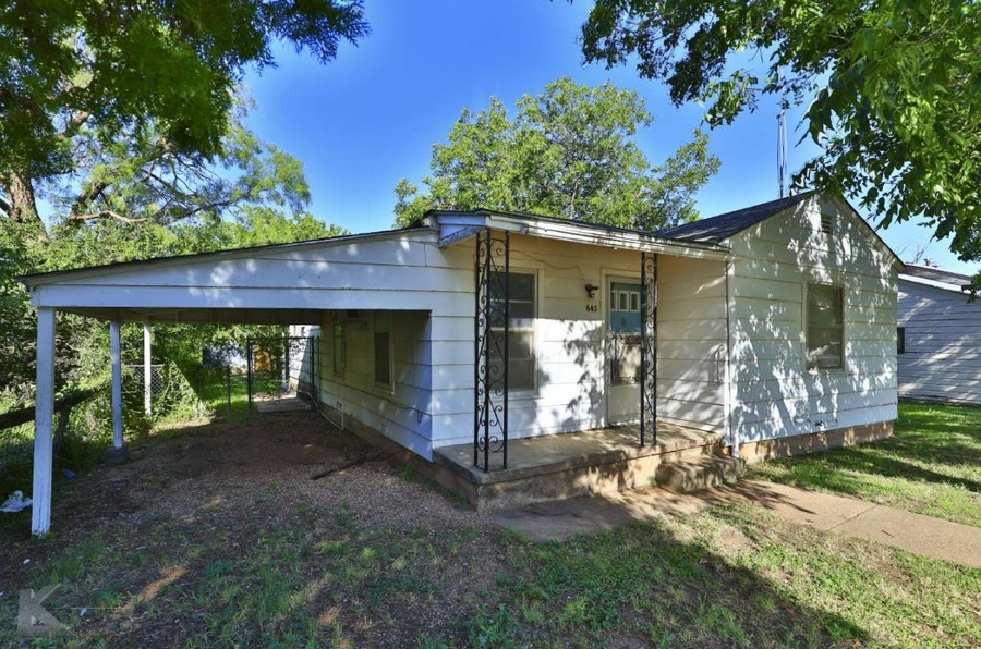 Property photo for 643 NW Avenue F, Hamlin, TX