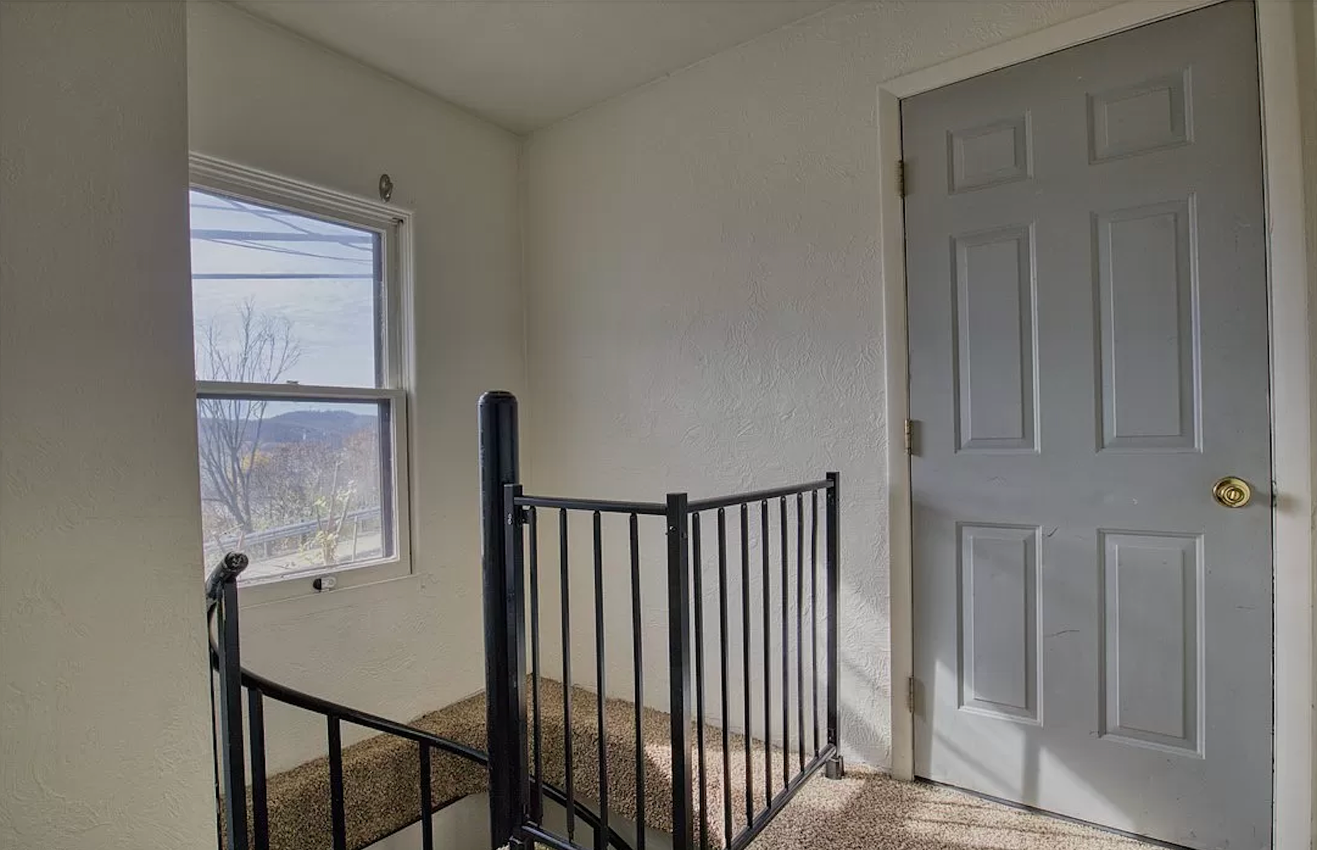919 Lisbon St, East Liverpool, OH 43920 919 Lisbon Interior Staircase.png